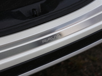 Toyota RAV4 (15–) Накладки на задний бампер (лист шлифованный надпись RAV4)